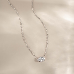 Silver chain necklace with cubic zirconia diamond pendant