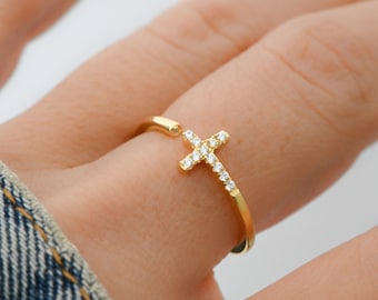 Bague croix, bague croix latérale, bague croix délicate, bague croix avec pierres CZ, bague croix dorée, bague empilable, bague délicate, cadeau pour elle