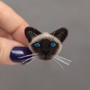 Siamese cat pin, custom cat portrait jewerly image 1