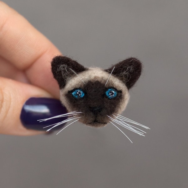 Siamese cat pin, custom cat portrait jewerly