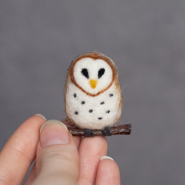 Barn owl pin, bird brooch