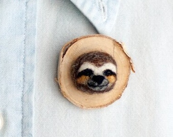 Sloth pin, felt sloth jewerly, cute baby sloth brooch, geek jewelry, faux taxidermy, needle felted animal head, Christmas gift for boyfriend