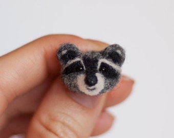 Raccoon pin, woodland baby animal brooch, funny badge, gift for daughter, Small gift for best friend