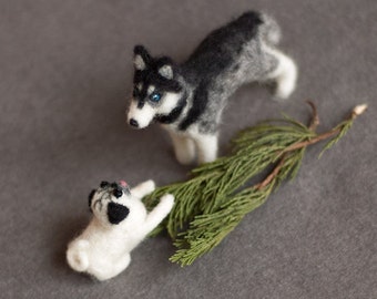 Mignon chien carlin de maison de poupée, miniature feutrée à l'aiguille. Cadeau d'anniversaire de chien, figurine de chiot personnalisée pour maman Pug. Joli cadeau pour amateur de carlin