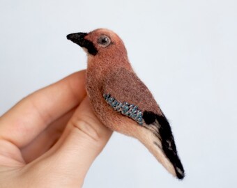 Bird brooch Jay pin Mother in law Birthday gift Garden gift Needle felted jewelry Realistic Eurasian Jay Ornithology Bird lovers