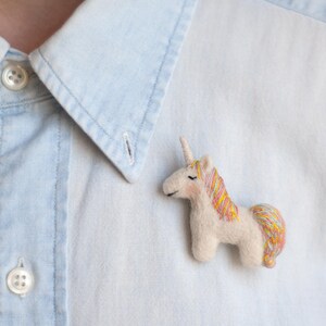 Kawaii unicorn pin, rainbow unicorn brooch, Sister Birthday gift, Unicorn jewelry, Baby shower gift, Unicorn party, Cute Christmas gift image 2