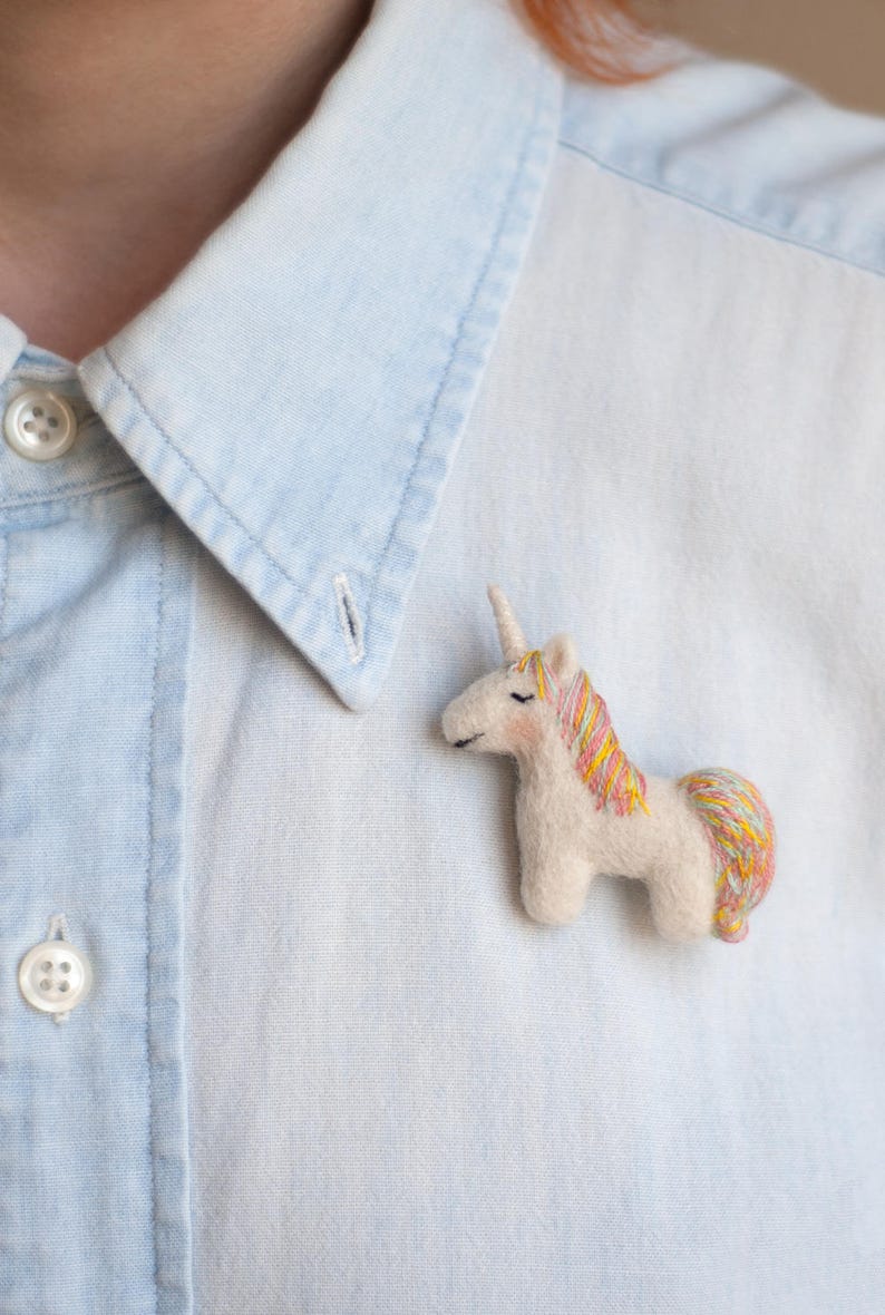 Kawaii unicorn pin, rainbow unicorn brooch, Sister Birthday gift, Unicorn jewelry, Baby shower gift, Unicorn party, Cute Christmas gift image 2