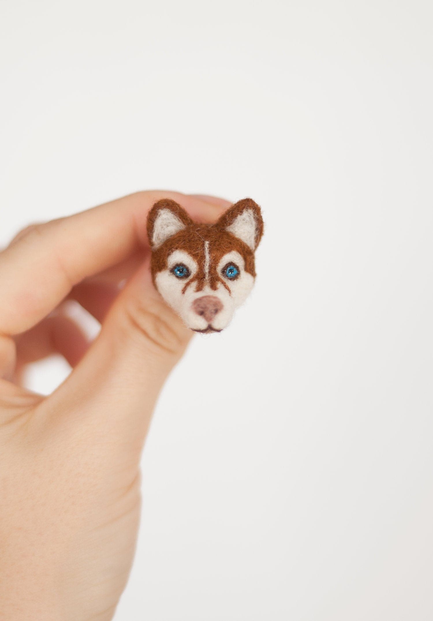 Épinglette Husky Sibérienne, Portrait de Chien Personnalisé, Broche Malamute, Sculpture Miniature Pe