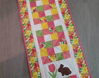Quilted spring table runner. Handmade runner with appliqued tulip and bunny. Easter decor with flowers and bunny.