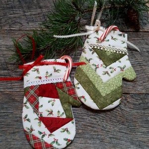 Quilted Christmas mitten ornament. Handmade Christmas ornament. Fillable Christmas ornament. Christmas gift card holder.