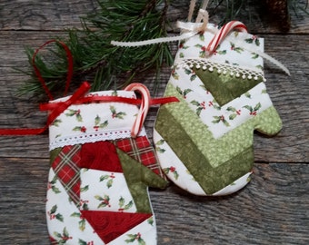 Quilted Christmas mitten ornament. Handmade Christmas ornament. Fillable Christmas ornament. Christmas gift card holder.