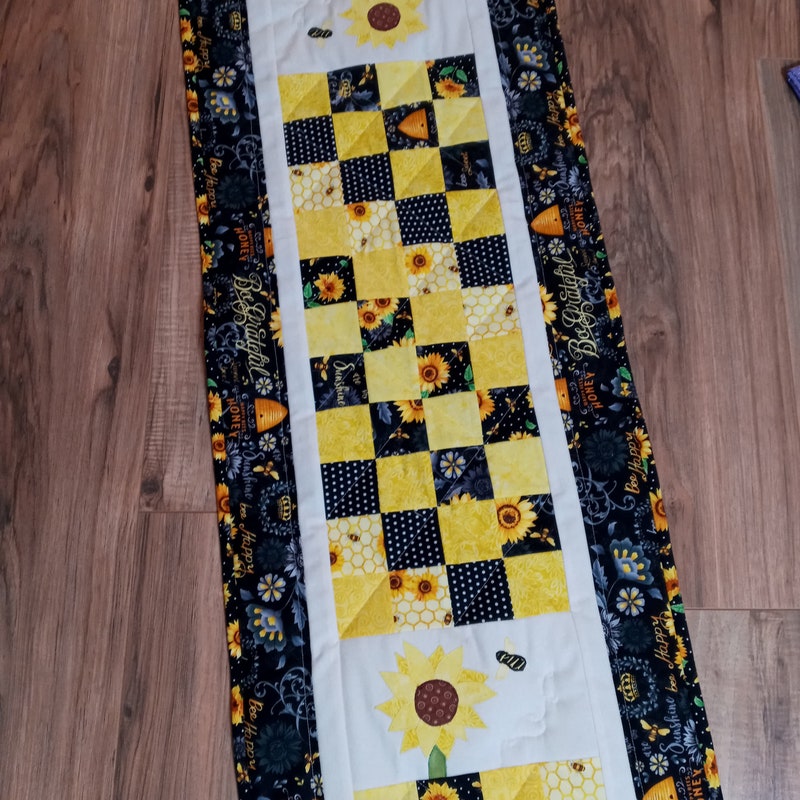 Bee Petals Quilted Table Runner NCU0NNT1866