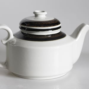 Arabia,  Finland: Teapot Karelia  Finnish pottery
