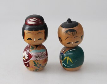 Cute pair of little Kokeshi dolls, Japanese souvenirs of the 60s/70s, vintage ornaments, boy and girl