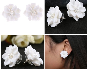 Bridesmaid Gifts Pearl Earrings White Flower Earrings Mother of Pearl and Resin Flower Earrings Flower Statement Earring Spring Jewelry