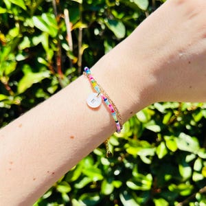 Pulsera con dije de letra / Multicolor rosa, dorado y blanco / Dije de letra de concha con plata de ley / Joyas Y2K personalizables