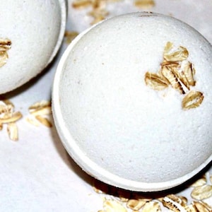 Goat Milk Oatmeal & Honey bath bombs | Handmade with  colloidal oatmeal