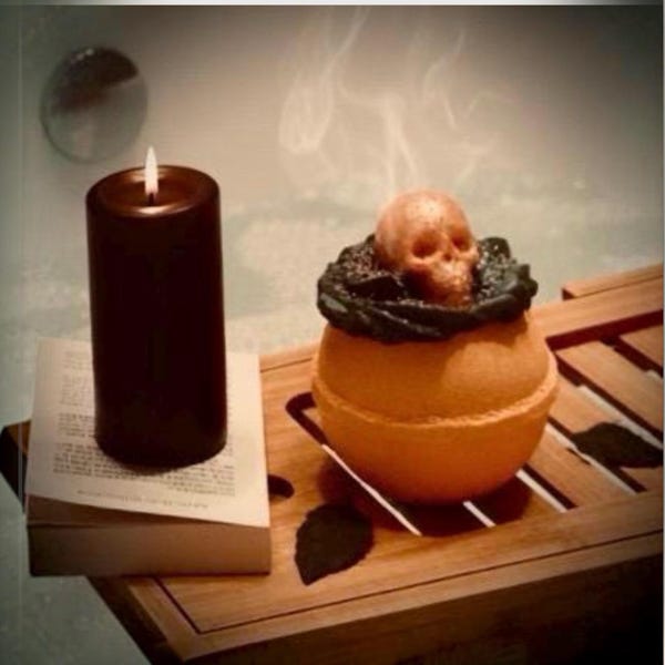 Bombe de bain faite main à la citrouille chassée avec glaçage à la crème