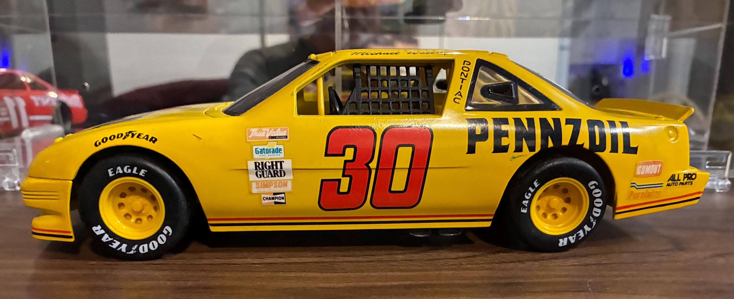 Miniature NASCAR 1/18 - Pontiac Grand Prix #30 Pennzoil M. Waltrip Par ERTL