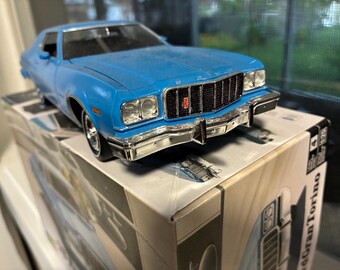 Revell 1976 Ford Gran Torino Model Kit #85-4412 1/25 Scale