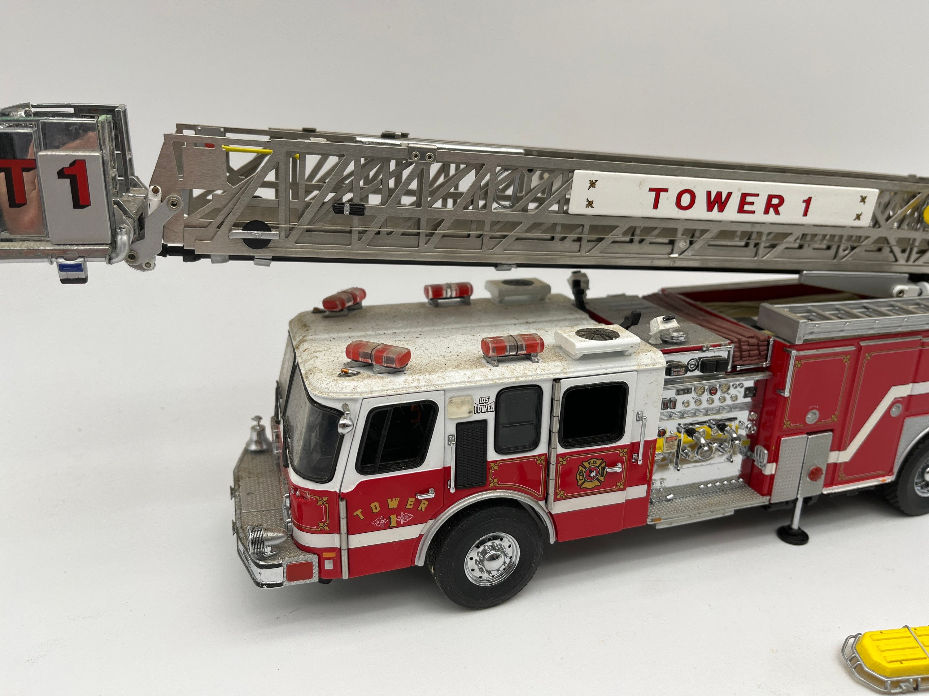 Franklin Mint Emergency 1 One HP 105 Platform 1:32 Diecast