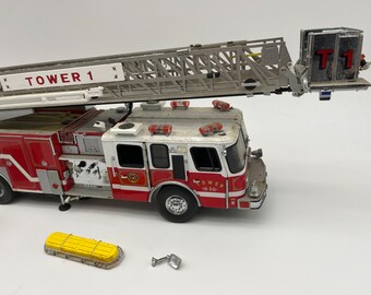 Franklin Mint Emergency 1 One HP 105 Platform 1:32 Diecast Fire
