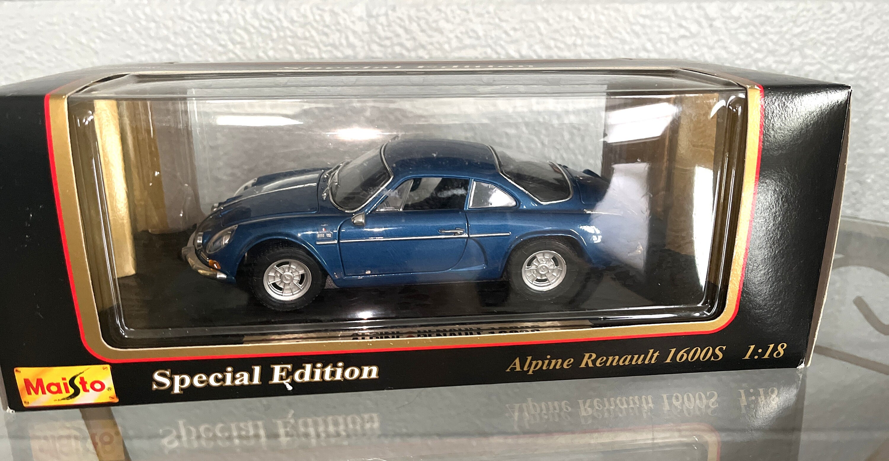 Alpine renault 1600s 1971 bleu 1/18 maisto premium edition