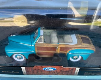 Yat Ming Signature Series 1/18 Diecast Blue 1946 Ford Sportsman W