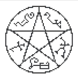 Puede incluir: Patrón de punto de cruz en blanco y negro de un pentagrama con símbolos dentro de un círculo. El texto "EASY Cross Stitch Pattern of The SUPERNATURAL Circle" está en la parte superior. El diseño es pixelado.