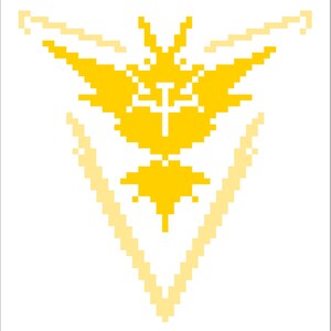 Op de afbeelding: Een geel pixel art ontwerp van een vogel met uitgespreide vleugels, een kruis op zijn borst en een gele driehoekvorm erachter.