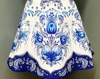 Minifalda folklórica de verano en forma de A con estampados florales en blanco y azul, europeos, húngaros, moravos y checos, arte popular tradicional eslavo y magiar.