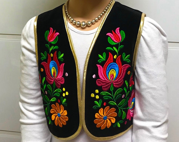Machine embroidery,Floral embroidery design,Satin embroidery,Embroidery design,Flower embroidery,Hungarian Embroidery,Kids Vest
