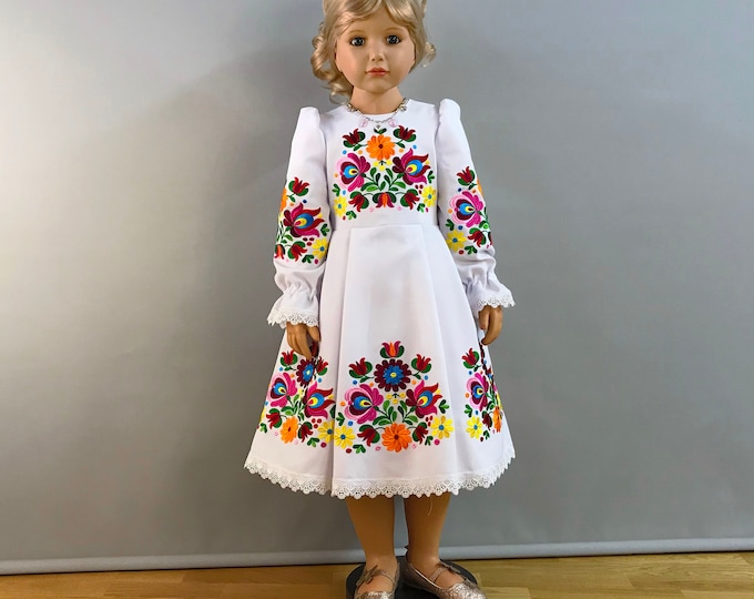 Hungarian folk art embroidery design with flowers. Machine Embroidery Design Hungarian folk art