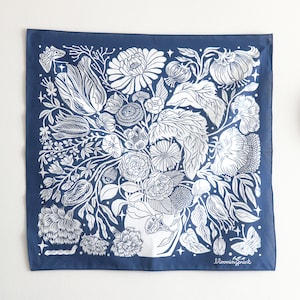 Bandana nature morte, bandana en coton fleurs sauvages, écharpe florale, bandana en coton doux, motif botanique, foulard pour cheveux, bandana fait main, foulard