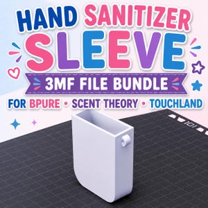 Puede incluir: Una funda blanca impresa en 3D para desinfectante de manos con un pequeño lazo lateral. El texto dice: HAND SANITIZER SLEEVE 3MF FILE BUNDLE FOR BPURE • SCENT THEORY • TOUCHLAND. El diseño tiene una abertura rectangular y esquinas redondeadas.