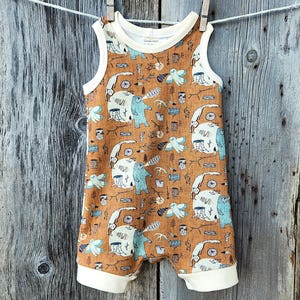 Babyromper van biologisch katoen: playsuit met bosprint, gemaakt in de VS