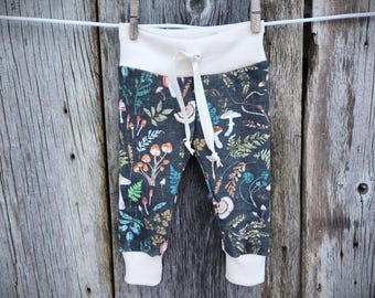 Pilz-Babykleidung aus Bio-Baumwolle: Pilz-Print-Hose, Gender Neutral Leggings und Lätzchen-Optionen