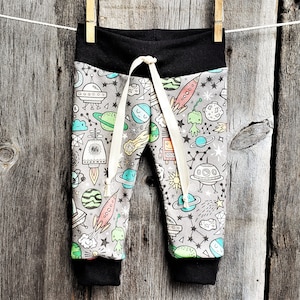 Leggings biologici per neonati: stampa razzo, alieno, spazio