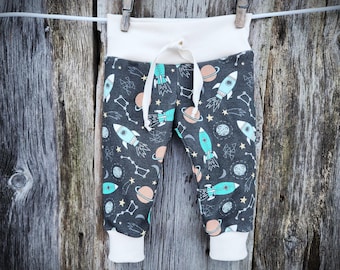 Leggings de algodón orgánico para bebé Rocket, opciones de ropa/pantalones/baberos/gorros para bebé con planetas y espacio.