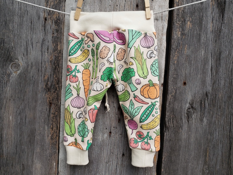 Organic vegetable baby clothes, gardening baby clothes, gender neutral baby, organic baby leggings, farmers market, farmer, baby joggers, zdjęcie 2