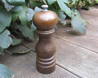 Peugeot pepper mill in wood height cm. 18 - 90s