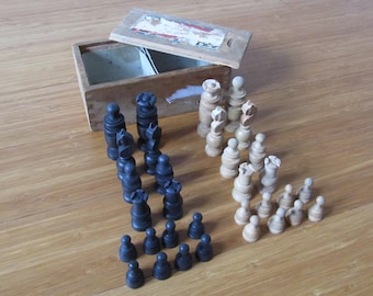 Chess figures made of natural and ebonized wood in their original box - 50s