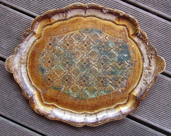 Florentiner Tablett aus geschnitztem Holz, verziert mit Gold und Creme - 1960er Jahre