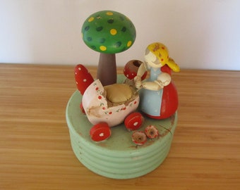 Wooden jewelry box with figurines - 50s