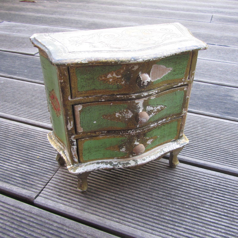 Florette Bow Chest