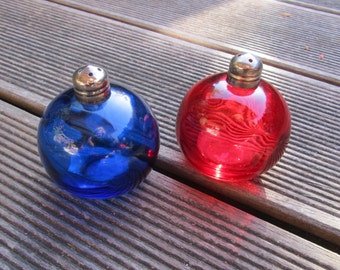 Ensemble composé de salières et poivrières en verre - Bleu et rouge - 1980