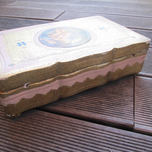 Jewelery box from the 1960s in gold and powder pink wood with a reproduction of Raphael's "Madonna della Seggiola"
