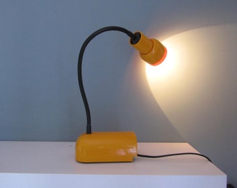 Gelbe Tischlampe Artemide Tholos, entworfen von Ernesto Gismondi – 1970er Jahre – Made in Italy