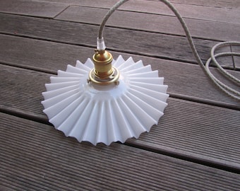 Lampada a sospensione in vetro bianco plissettato di Murano - Anni '50 - Vetro di recupero, completamente ricablato.