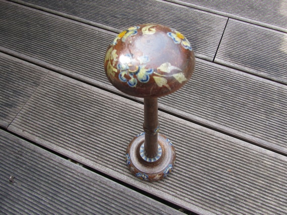 Wooden Hat Stand With Hand-painted Floral Decorations  display picture 1
